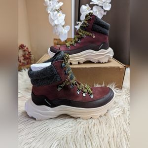 NWOT Sorel Women's Kinetic Breakthru Conquest Boots Size 11